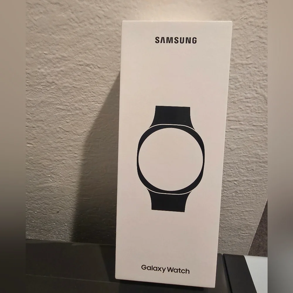 Samsung Galaxy Smartwatch 8 (40mm Wifi/Bluetooth) Factory Sealed